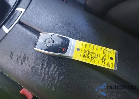 2017 Mercedes-Benz E 300 z USA, uszkodzony, nr VIN WDDZF4JB2HA117815